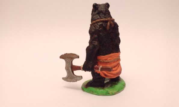Werebear miniature from Reaper in Photobox Side